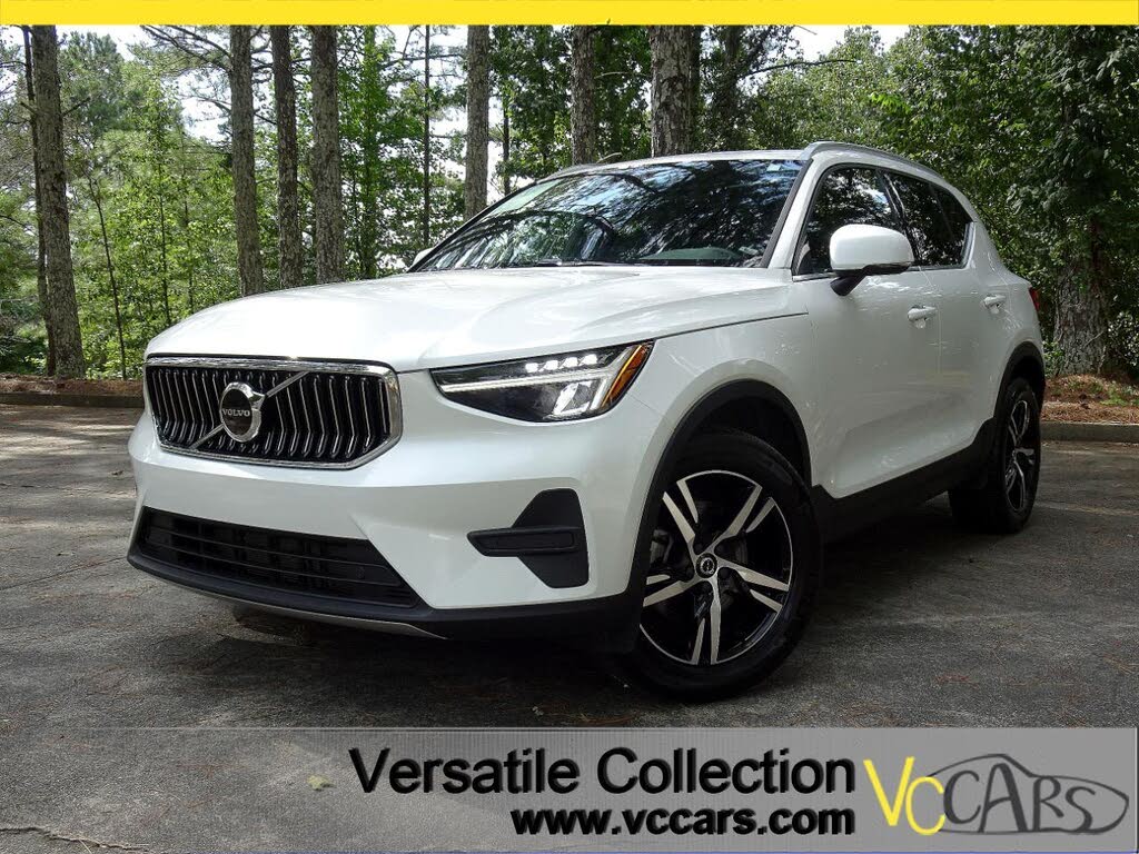 2025 Volvo XC40 B5 Core Bright Theme AWD