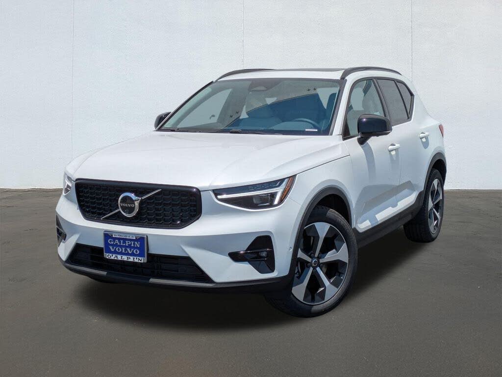 2026 Volvo XC40 B5 Plus AWD