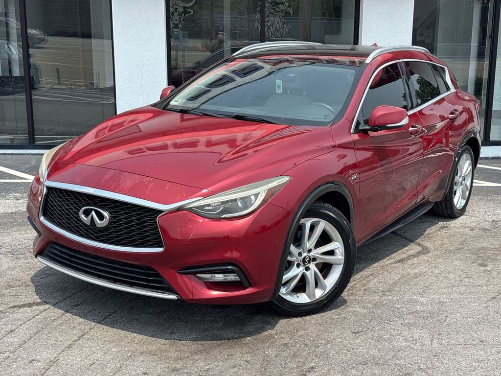 2017 INFINITI QX30 Luxury FWD