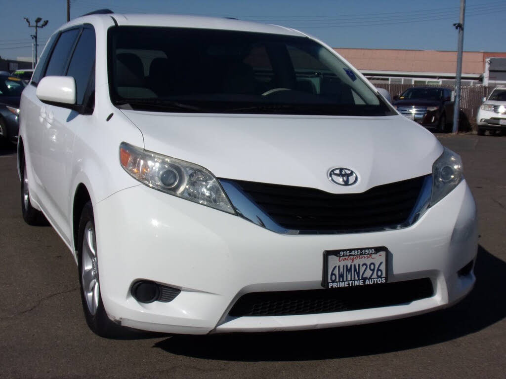 2012 Toyota Sienna LE 8-Passenger