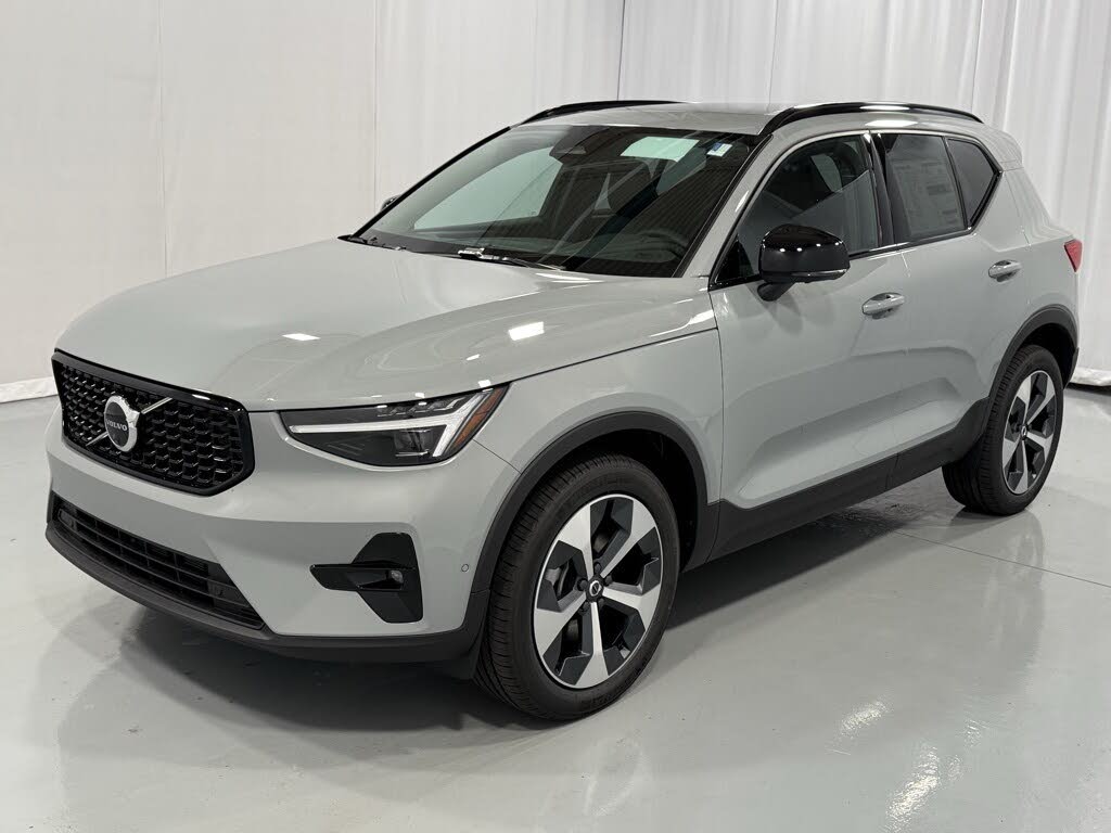 2026 Volvo XC40 B5 Plus AWD