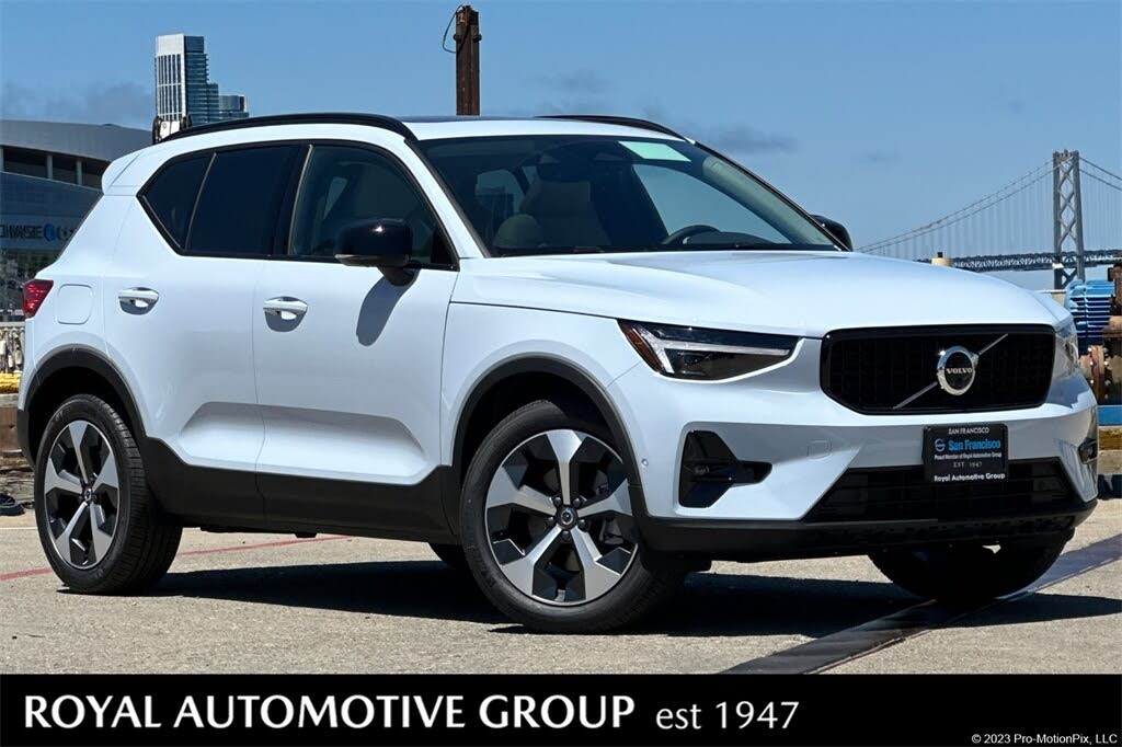 2026 Volvo XC40 B5 Plus AWD