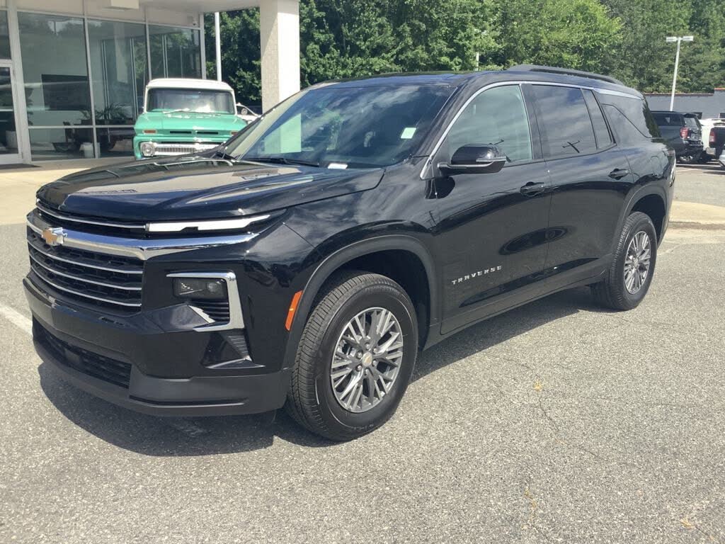 2025 Chevrolet Traverse LT FWD