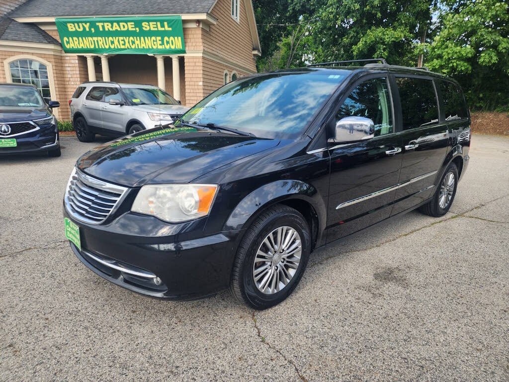 2014 Chrysler Town & Country Touring-L FWD