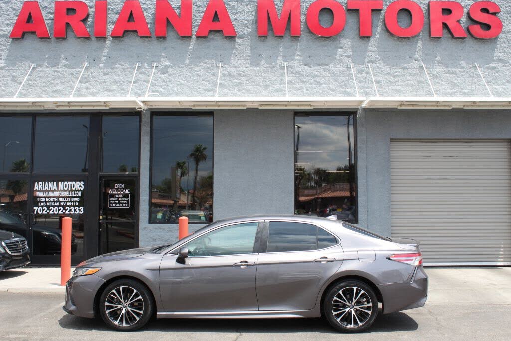 2019 Toyota Camry SE FWD