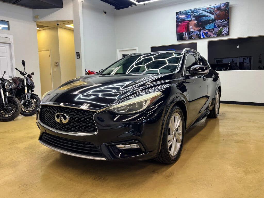 2017 INFINITI QX30 Premium FWD