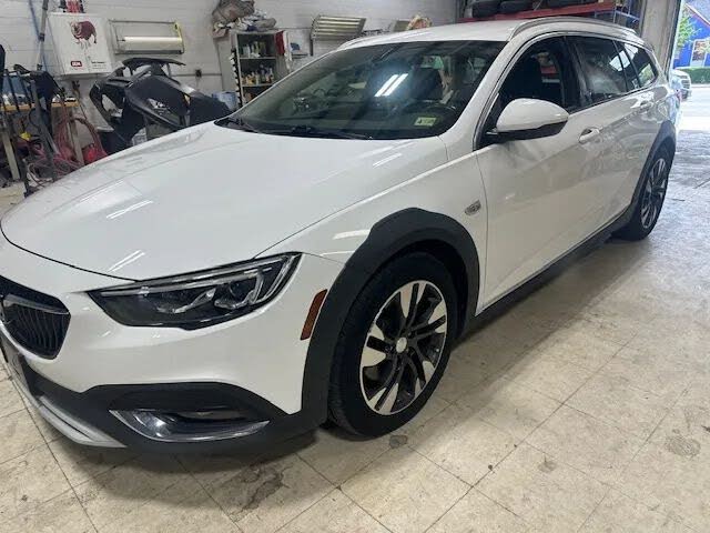 2019 Buick Regal TourX Essence AWD