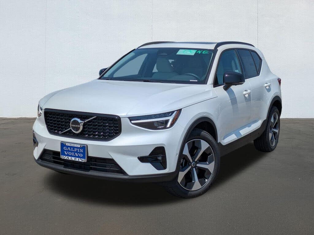 2026 Volvo XC40 B5 Plus AWD