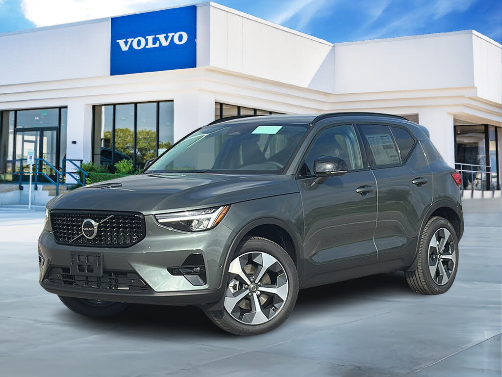 2026 Volvo XC40 B4 Plus FWD