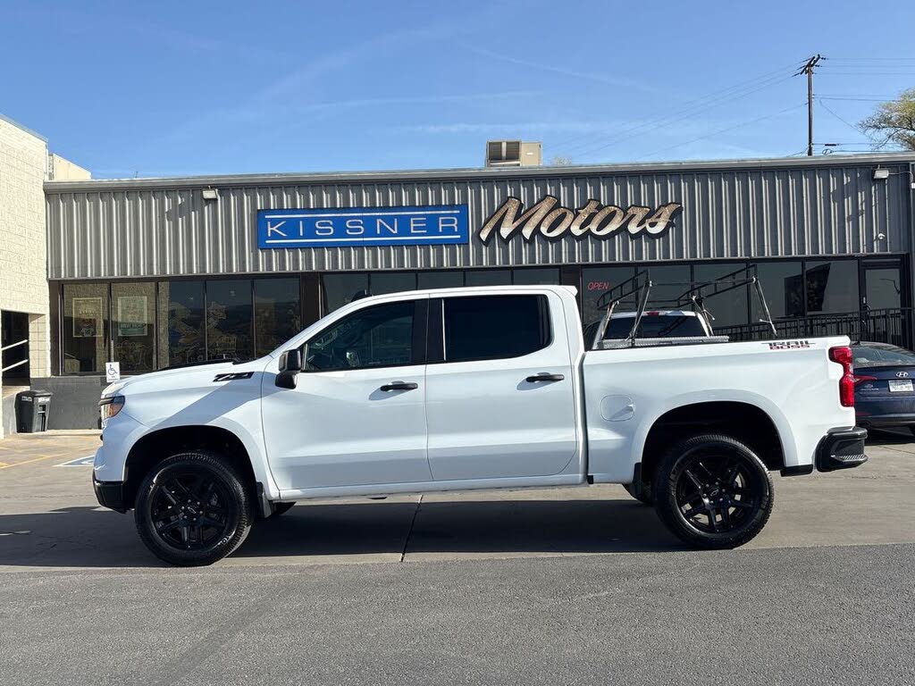 2024 Chevrolet Silverado 1500 Custom Trail Boss Crew Cab 4WD