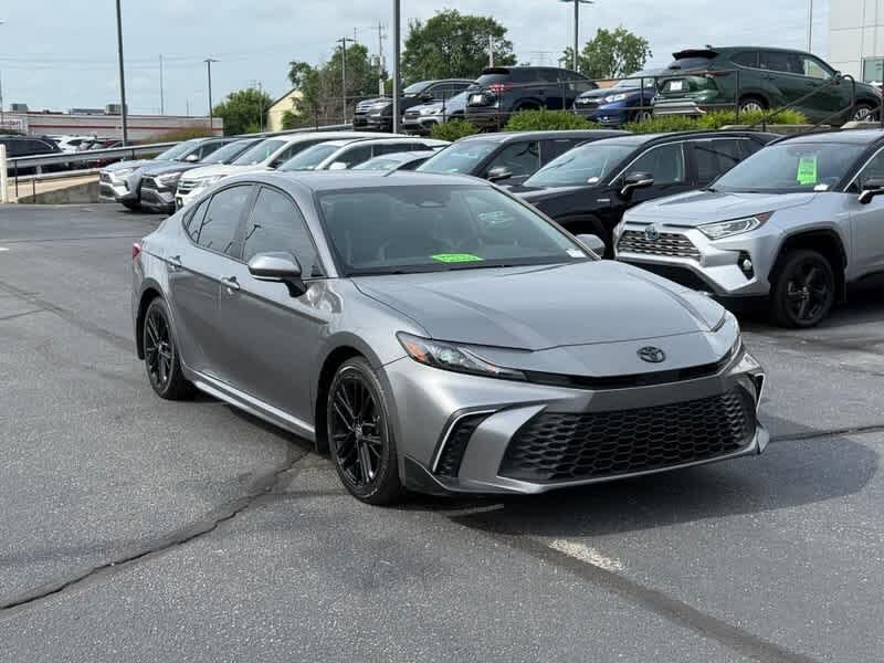 2025 Toyota Camry SE FWD
