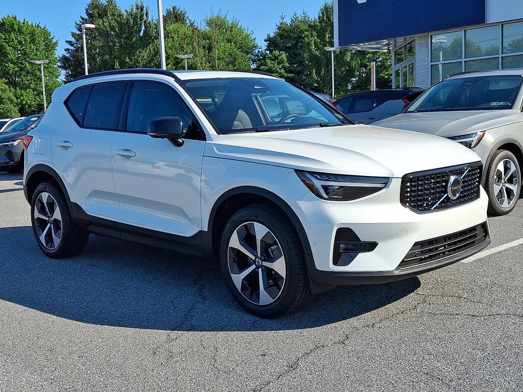 2026 Volvo XC40 B5 Plus AWD