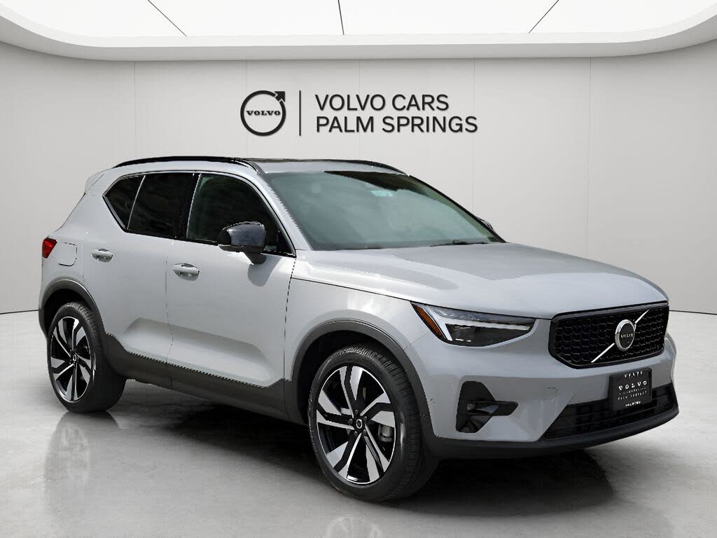 2025 Volvo XC40 B5 Plus Dark Theme AWD