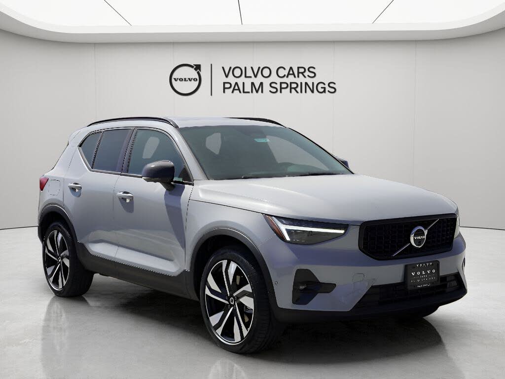 2025 Volvo XC40 B5 Ultra Dark Theme AWD