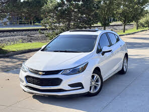 Chevrolet Cruze LT Hatchback FWD