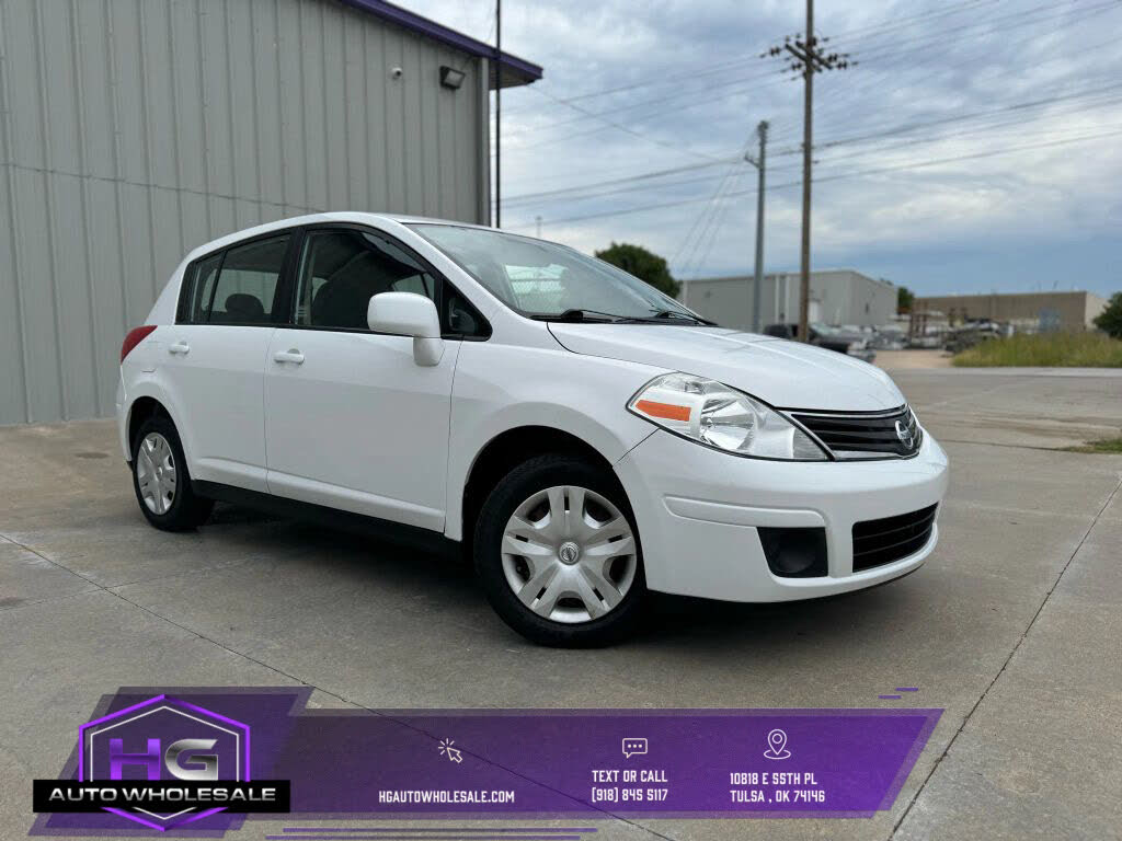 2010 Nissan Versa 1.8 S Hatchback