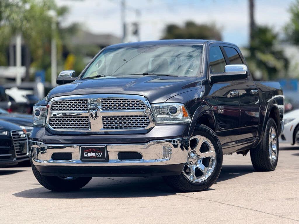 2016 RAM 1500 Laramie Crew Cab RWD