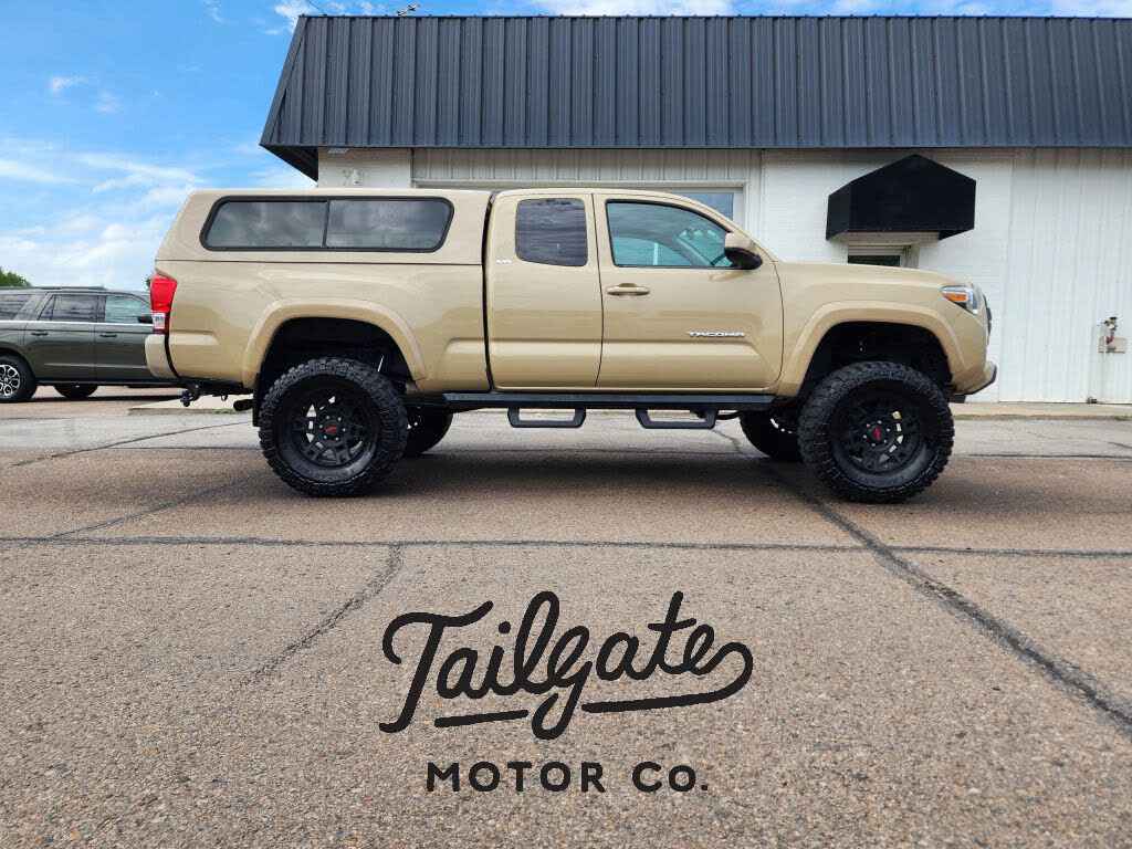 2017 Toyota Tacoma SR5 I4 Access Cab 4WD