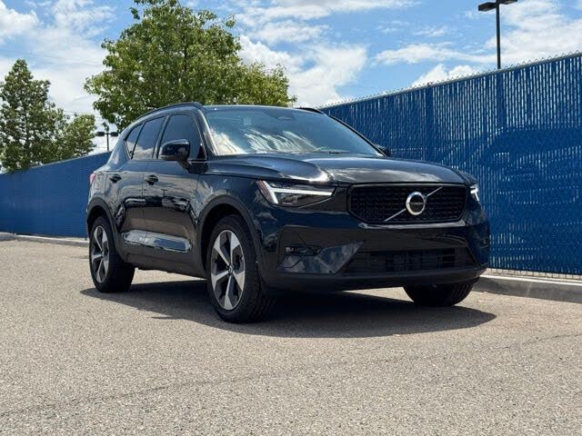 2025 Volvo XC40 B5 Plus Dark Theme AWD