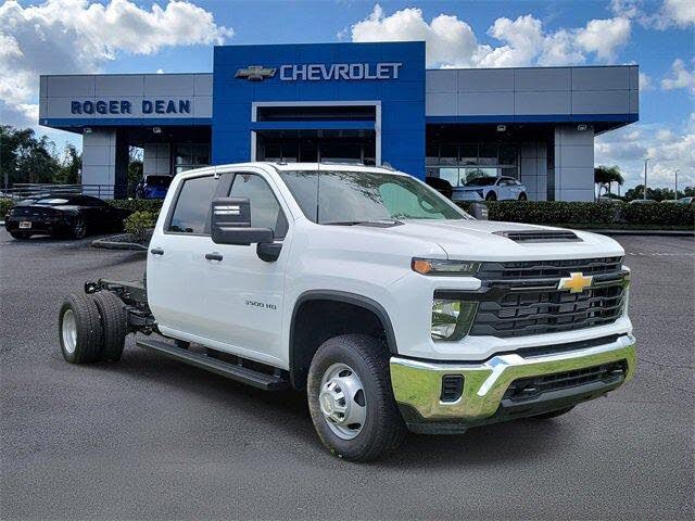 2025 Chevrolet Silverado 3500HD Chassis Work Truck Crew Cab 4WD