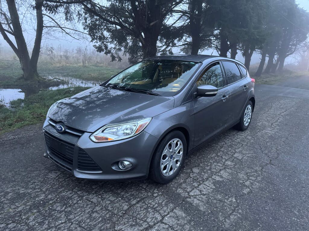 Ford Focus SE Hatchback 2012