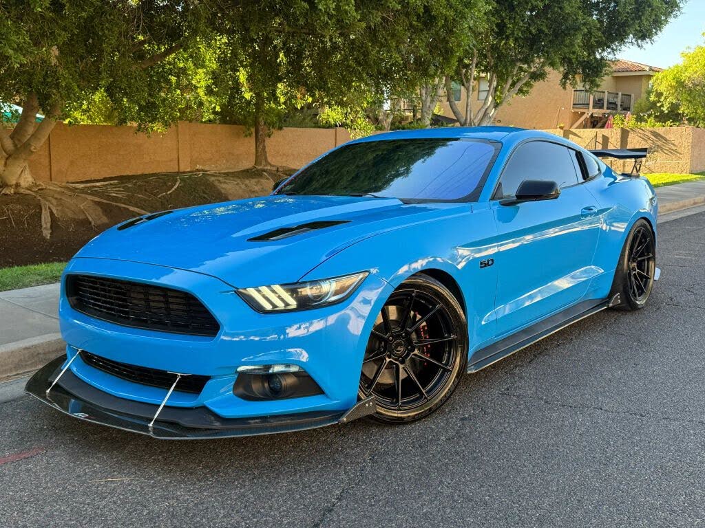 2017 Ford Mustang GT Premium Coupe RWD