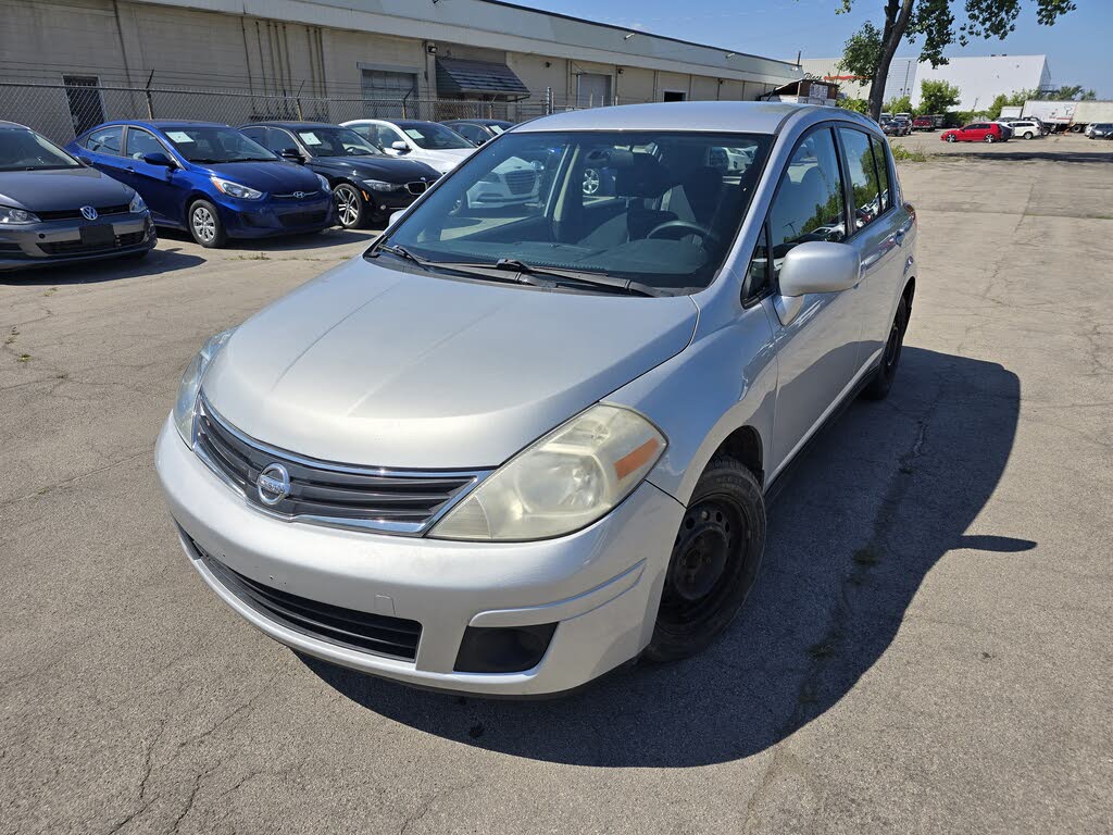 2010 Nissan Versa 1.8 S Hatchback