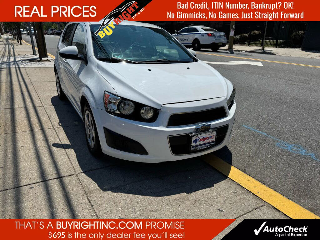 2016 Chevrolet Sonic LS Hatchback FWD