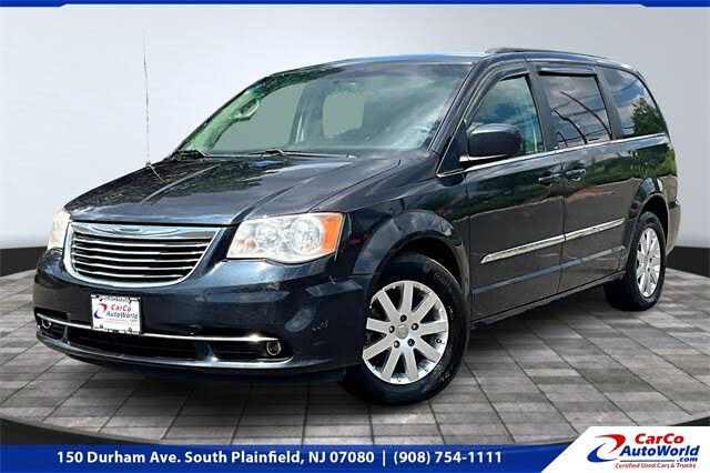 2013 Chrysler Town & Country Touring FWD