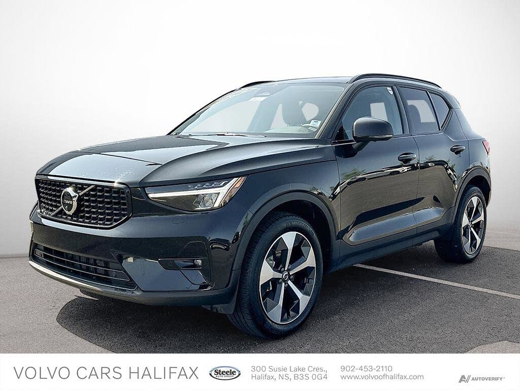 Volvo XC40 B5 Plus Dark Theme AWD 2025