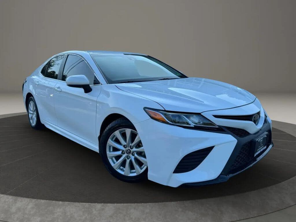 2019 Toyota Camry SE FWD