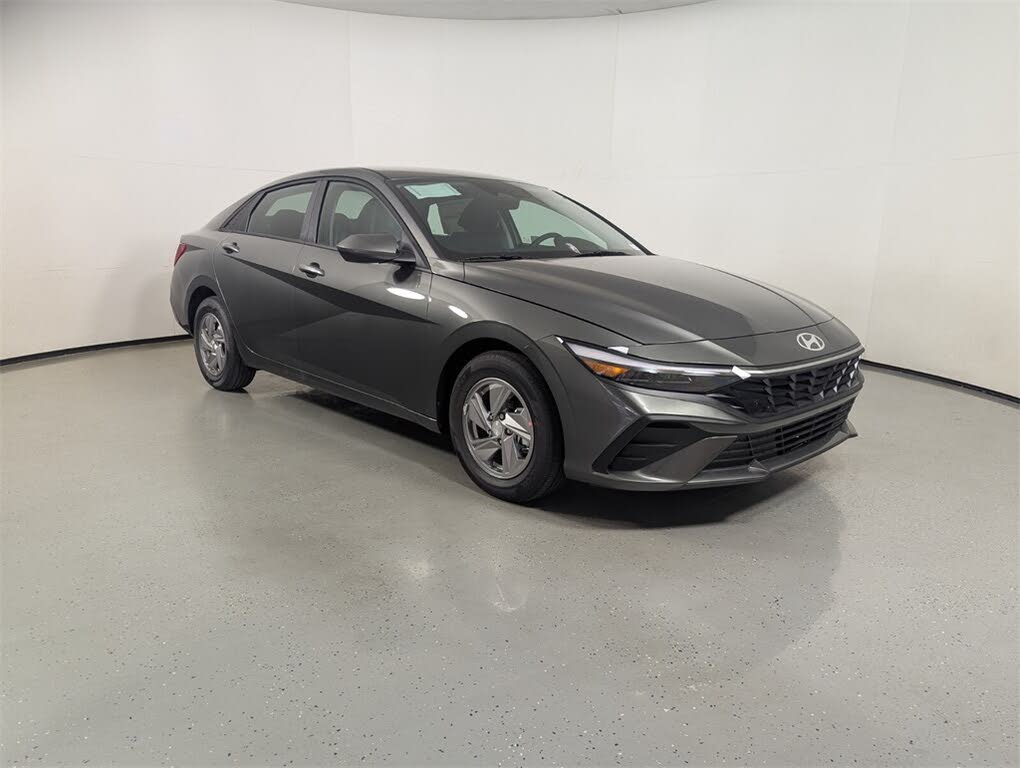 2025 Hyundai Elantra SE FWD