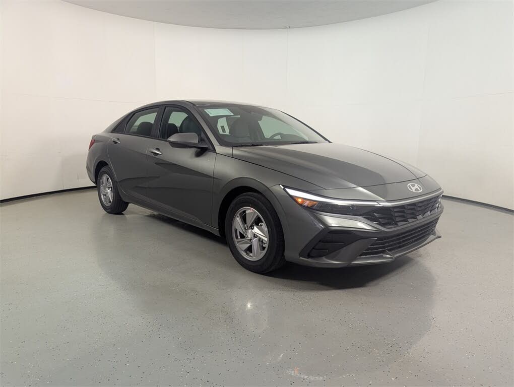 2025 Hyundai Elantra SE FWD