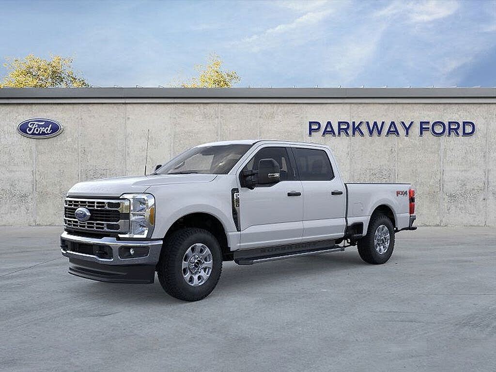 2025 Ford F-250 Super Duty XLT Crew Cab 4WD