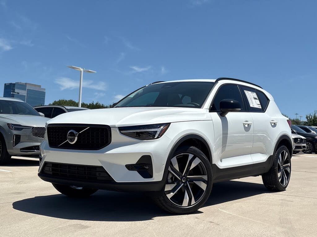 2026 Volvo XC40 B4 Plus FWD