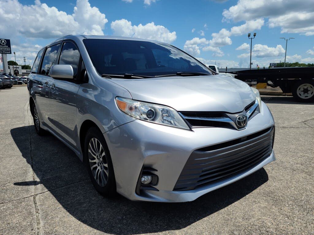 2018 Toyota Sienna XLE 7-Passenger FWD with Auto-Access Seat