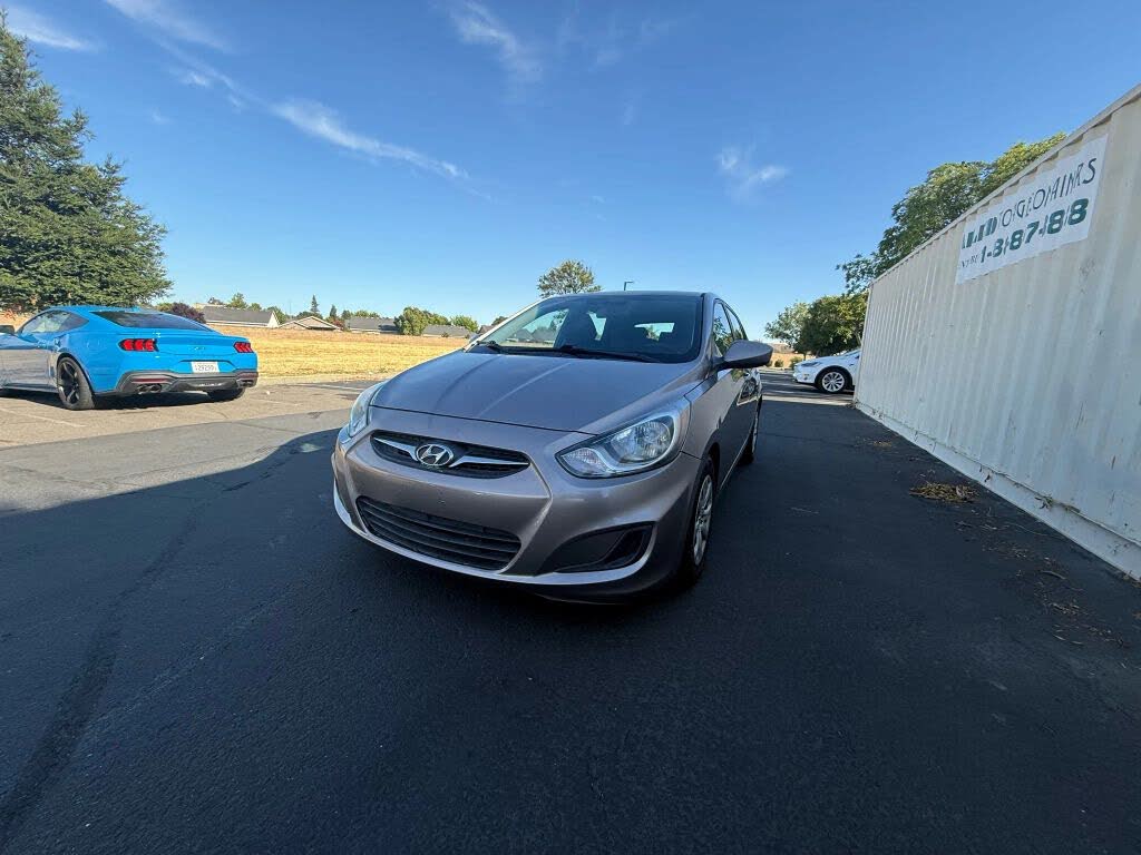 2014 Hyundai Accent GS 4-Door Hatchback FWD