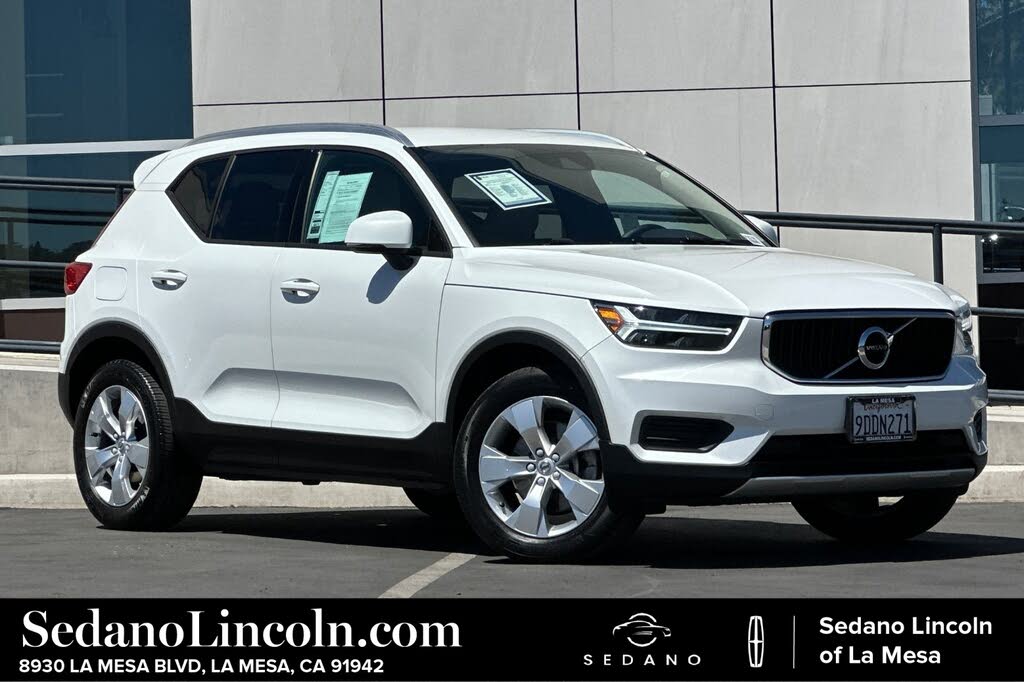 2022 Volvo XC40 T5 Momentum AWD