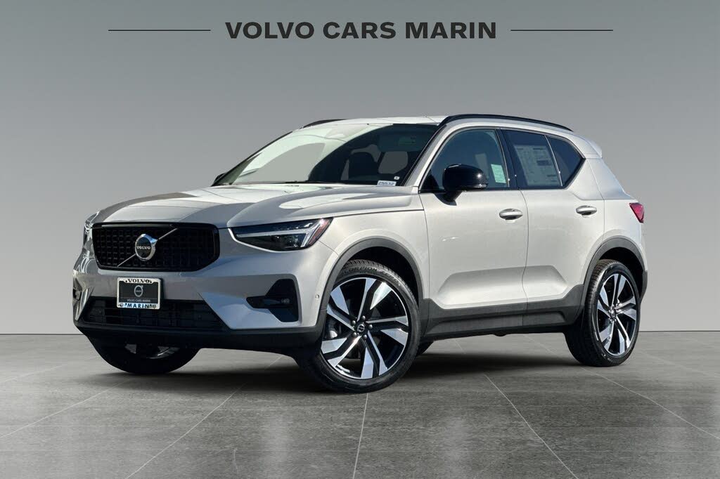 2025 Volvo XC40 B5 Ultra Dark Theme AWD