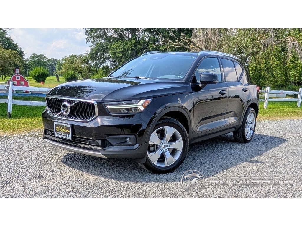 2022 Volvo XC40 T5 Momentum AWD
