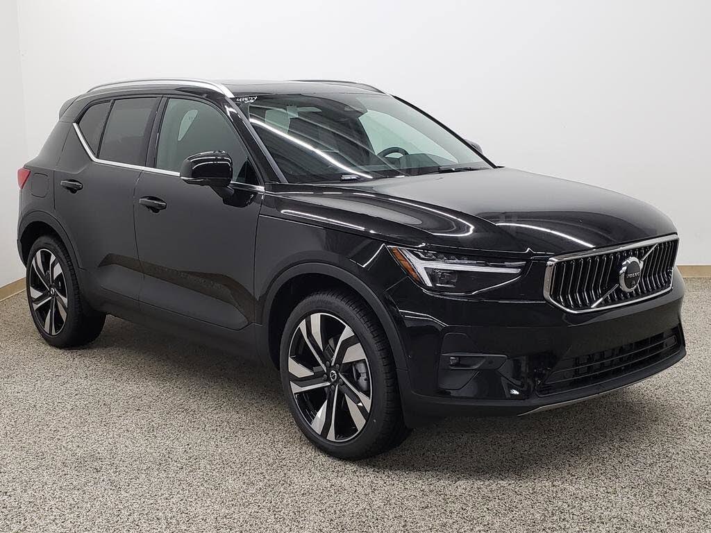 2025 Volvo XC40 B5 Ultra Bright Theme AWD