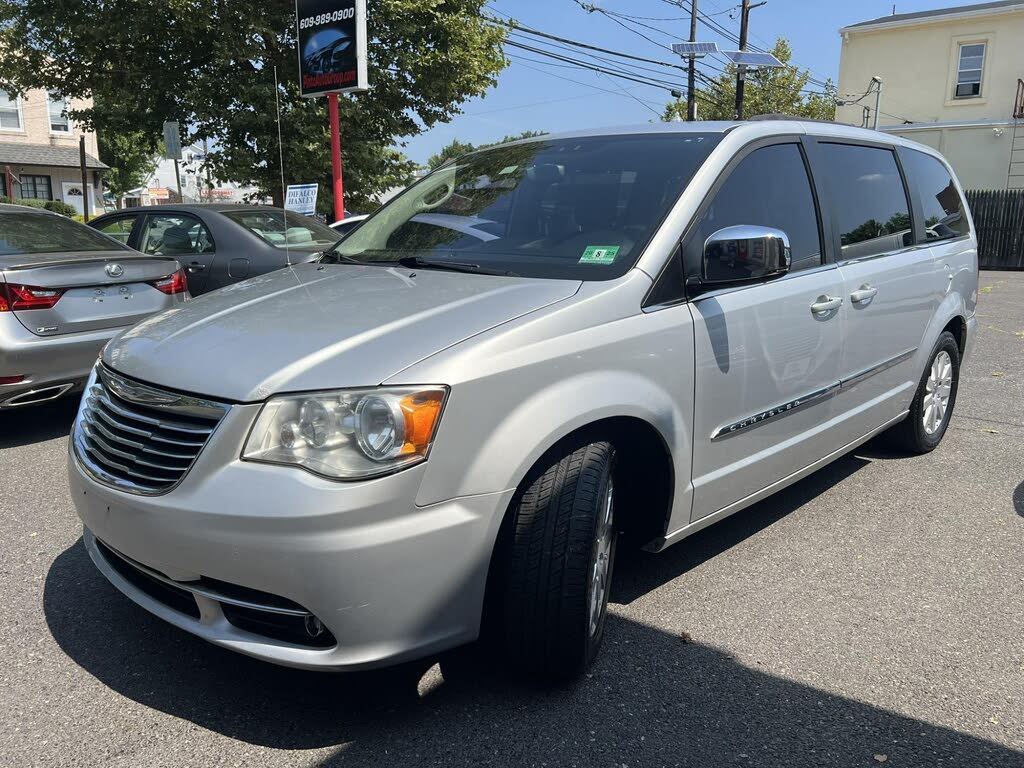 2012 Chrysler Town & Country Touring-L FWD