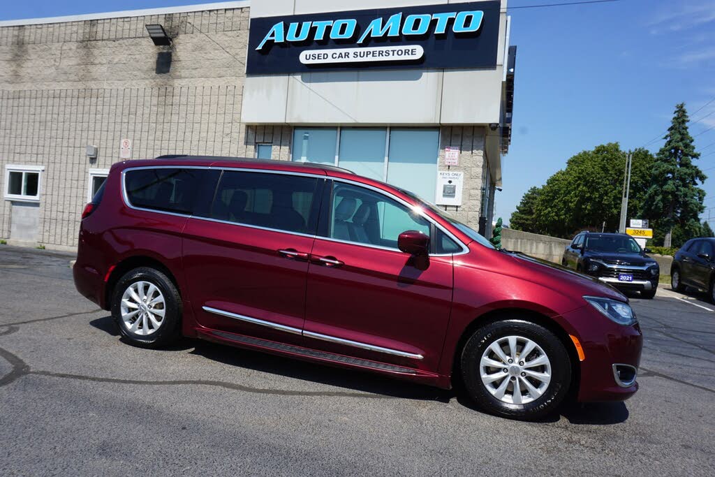Chrysler Pacifica Touring L FWD 2017