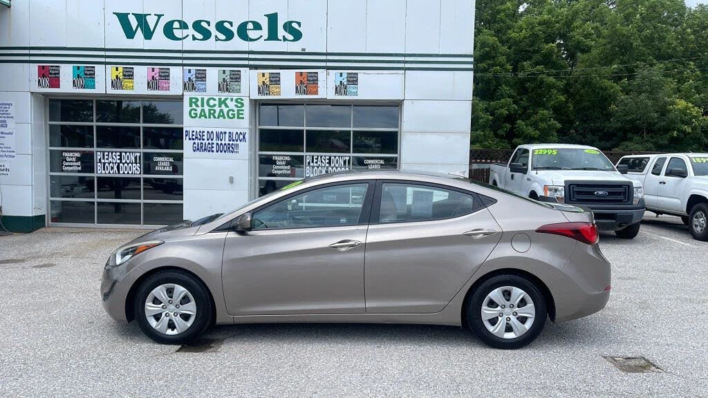 2016 Hyundai Elantra SE FWD