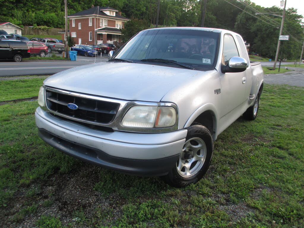 2002 Ford F-150 XL SuperCab Stepside SB