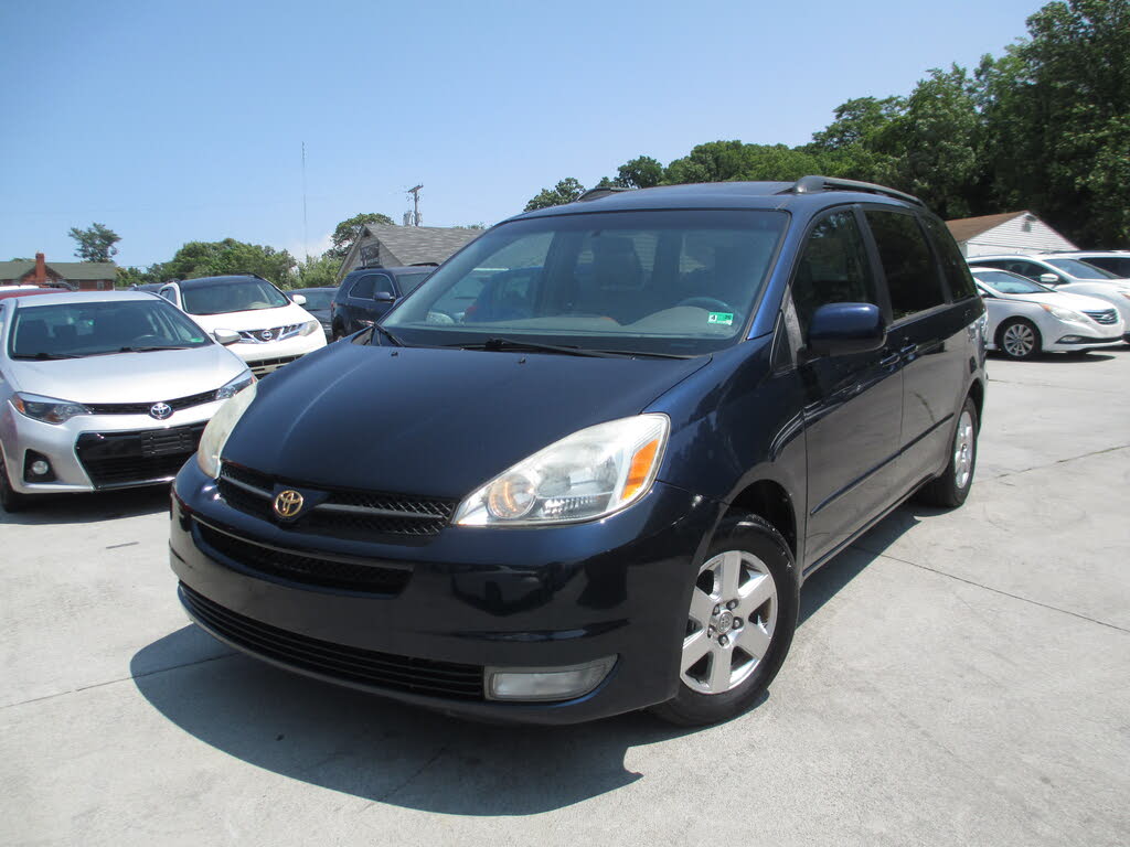 2004 Toyota Sienna 4 Dr XLE Passenger Van