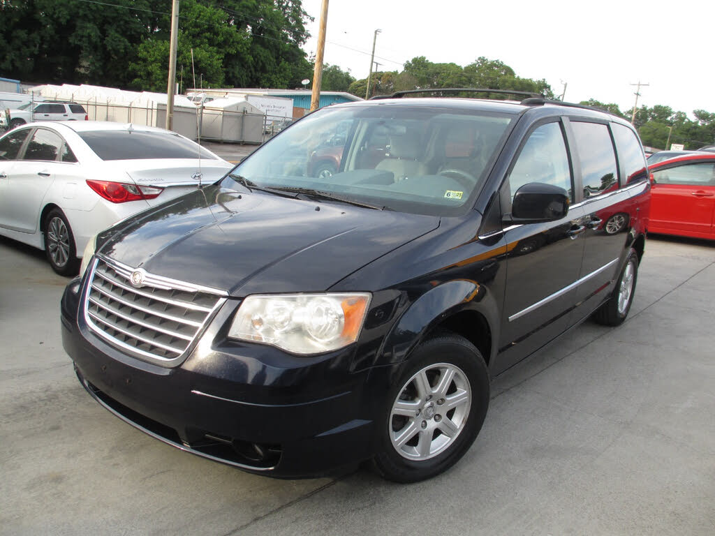 2010 Chrysler Town & Country Touring FWD