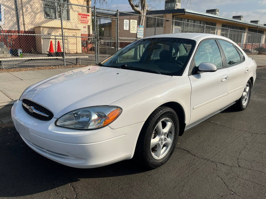 2002 Ford Taurus SE