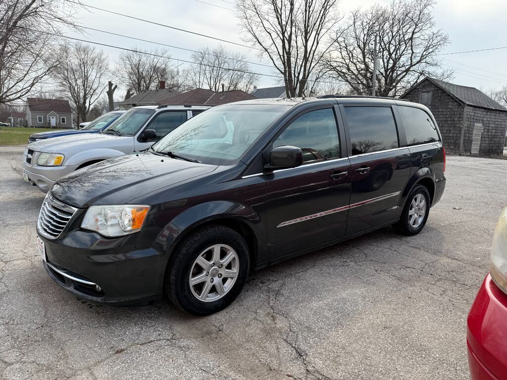 2012 Chrysler Town & Country Touring FWD