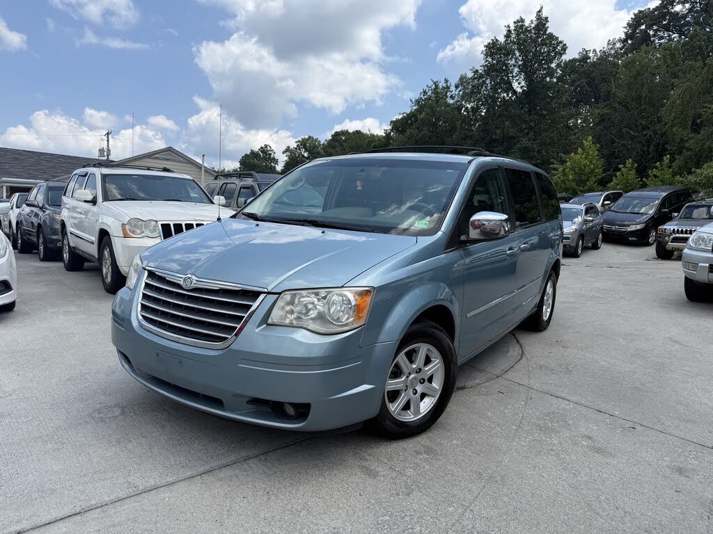 2010 Chrysler Town & Country Touring FWD